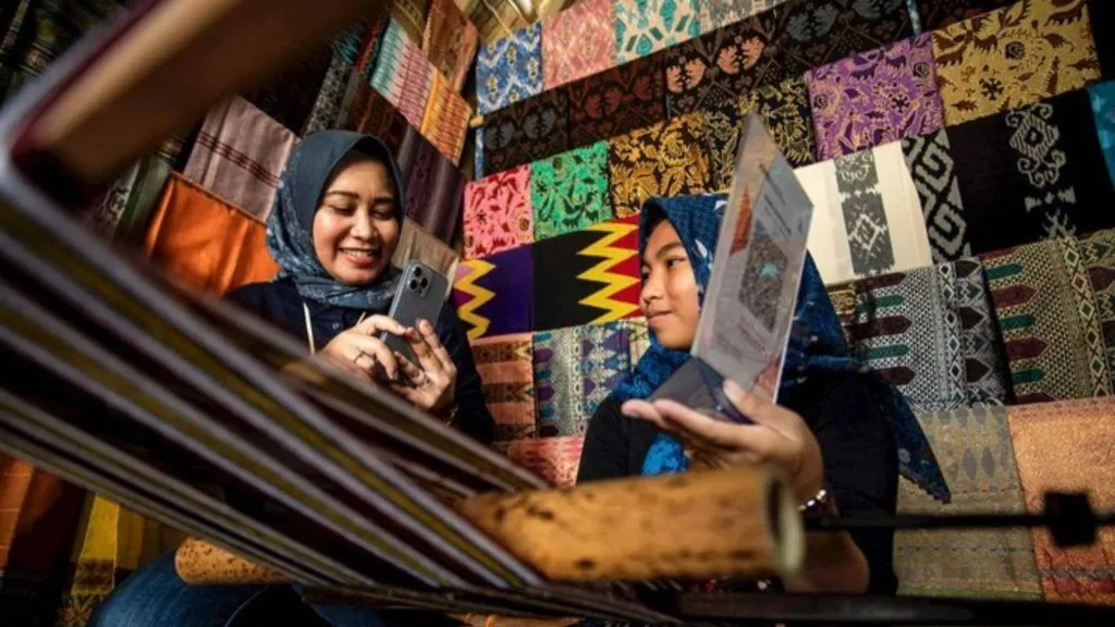Asa UMKM Tenun Tradisional RI Tembus Pasar Internasional